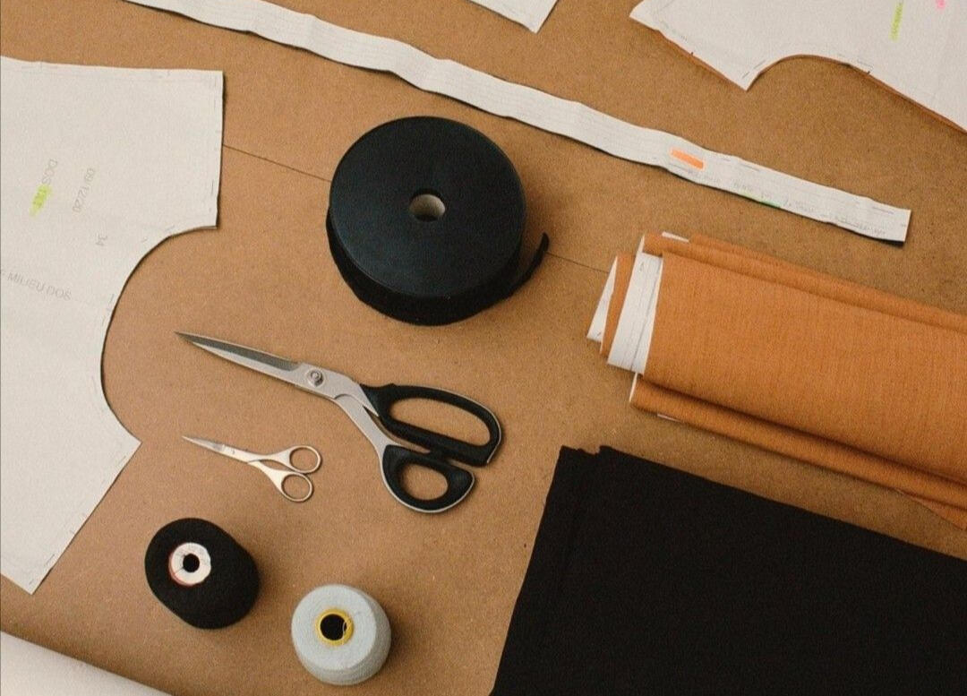 Detalhe de peça sendo preparada para prova em atendimento personalizado